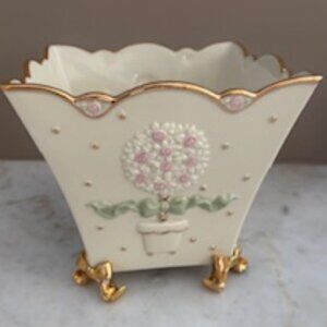 The Lenox Gold Club 7" planter-Flowerpot-Embossed topiary design